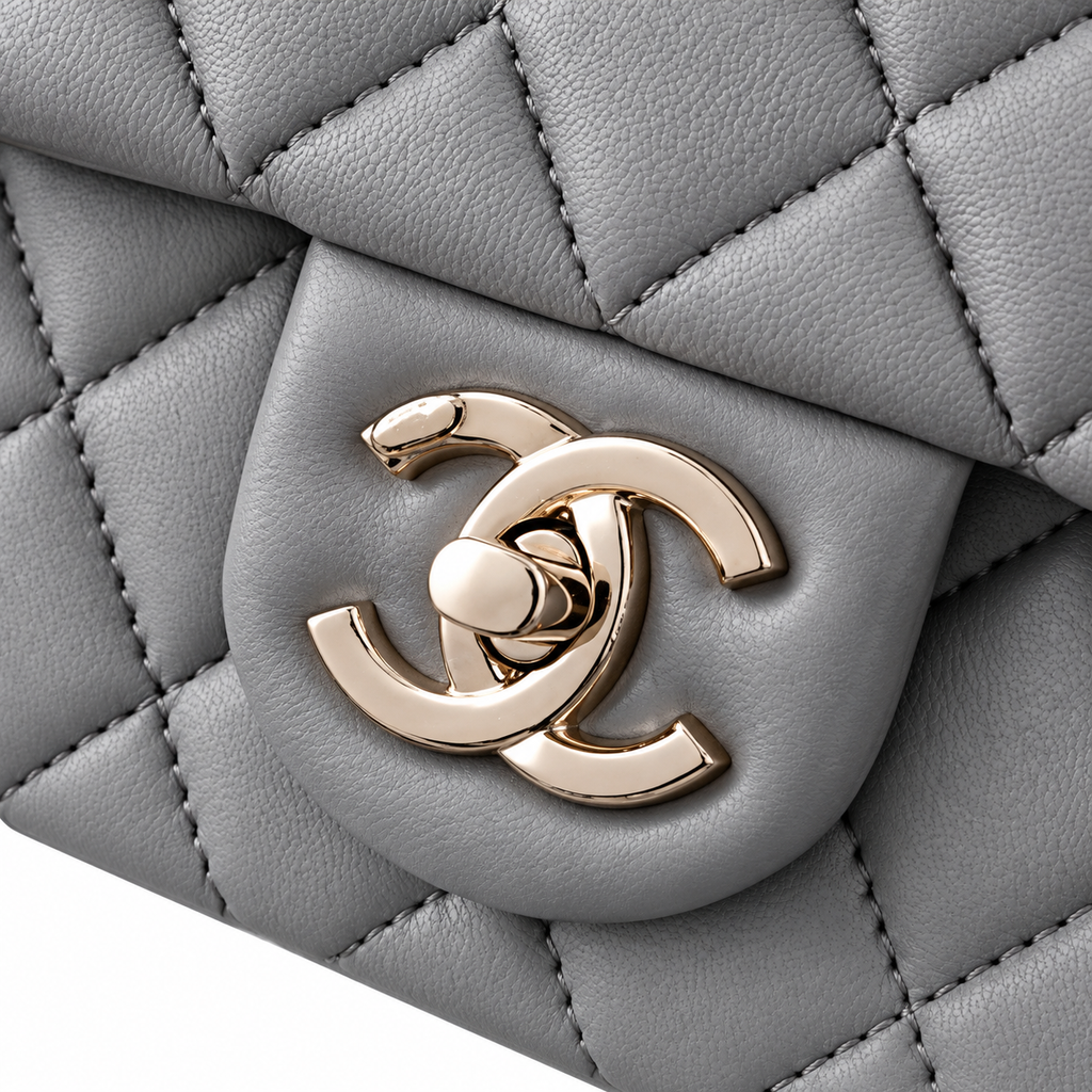 Chanel Quilted Chain Shoulder Bag 20×13×7cm